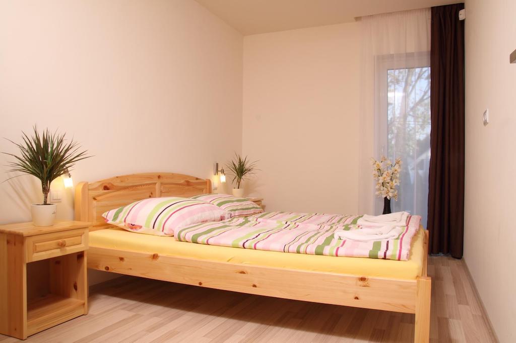 Aba Sea House Villa Balatonszarszo Bilik gambar