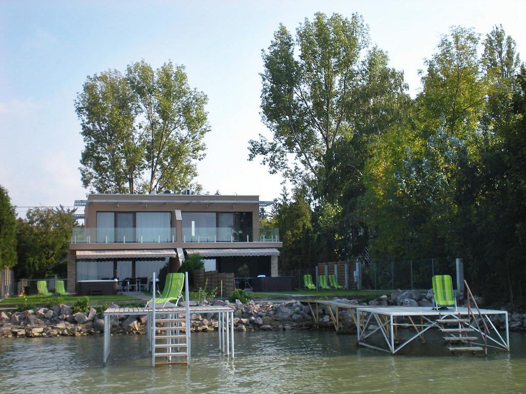 Aba Sea House Villa Balatonszarszo Bilik gambar